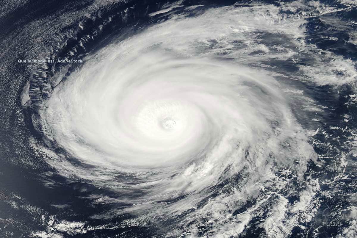 Hurrikan Lowell bei Hawaii: gefährliche Brandung, Kurs offen